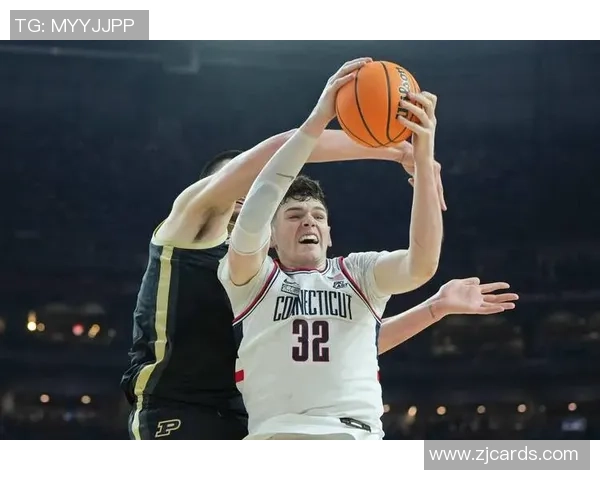 爵士强势迎战开拓者新赛季首秀两队年轻核心正面交锋争锋相对